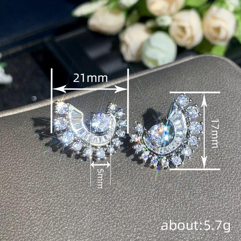 Серьги в дизайне «легкая роскошь», Свадебное платье для помолвки с аксессуарами, Стиль