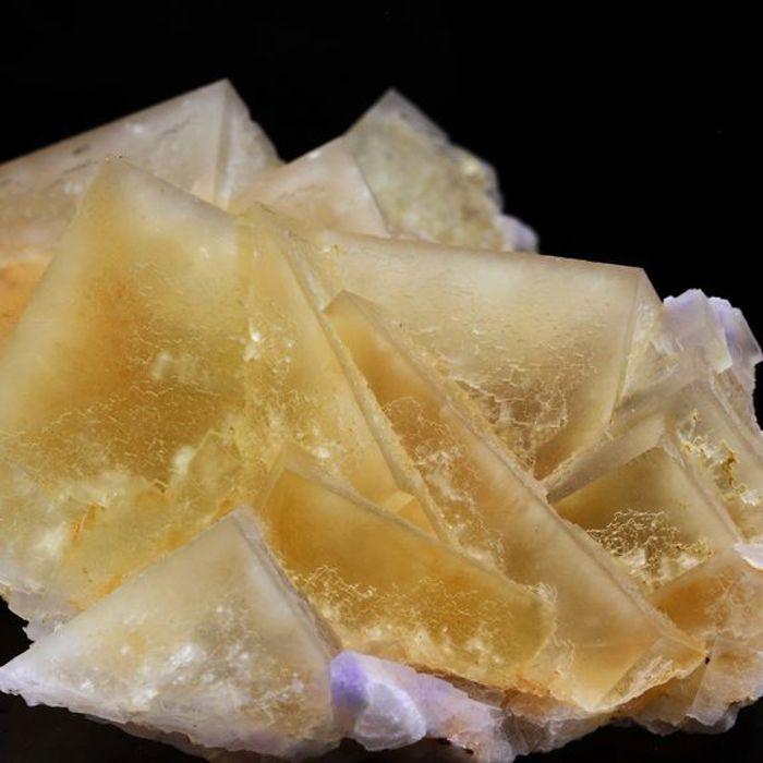 Pierres et Minéraux. Fluorite. 2214.0 ct. Arbouet, Pyrénées-Atlantiques, France..