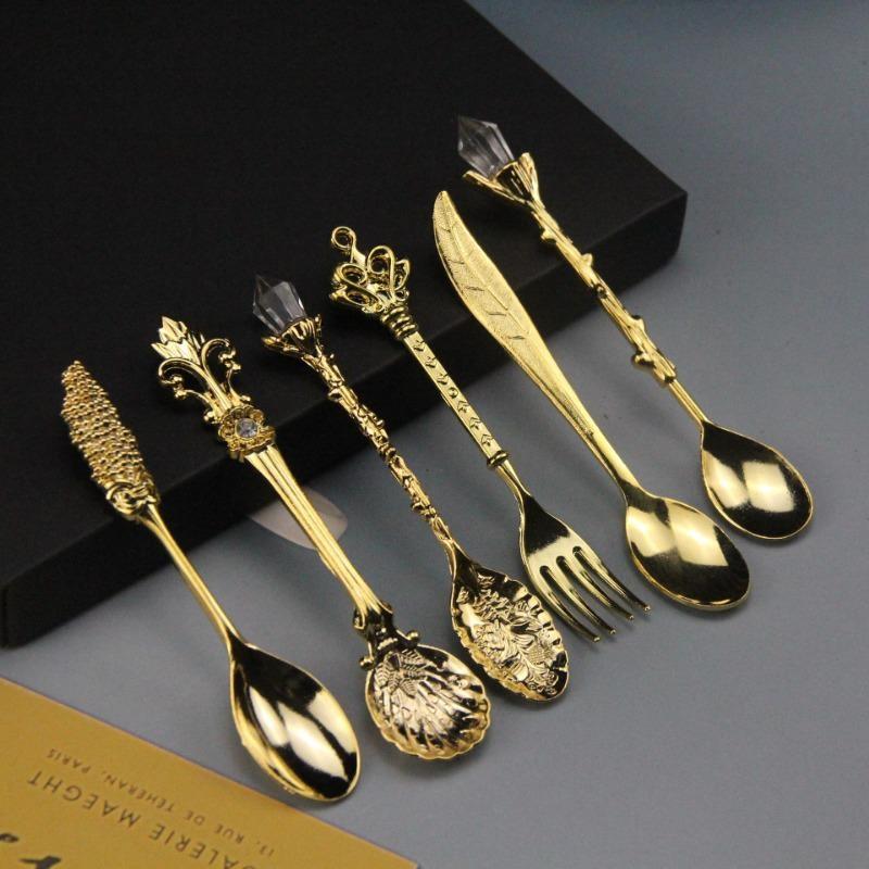 6pcs Vintage Spoons Fork Royal Style Gold Carved Coffee Tea Spoon Snacks Fruit Prikkers Dessert Fork Cutlery Set Kitchen Tool