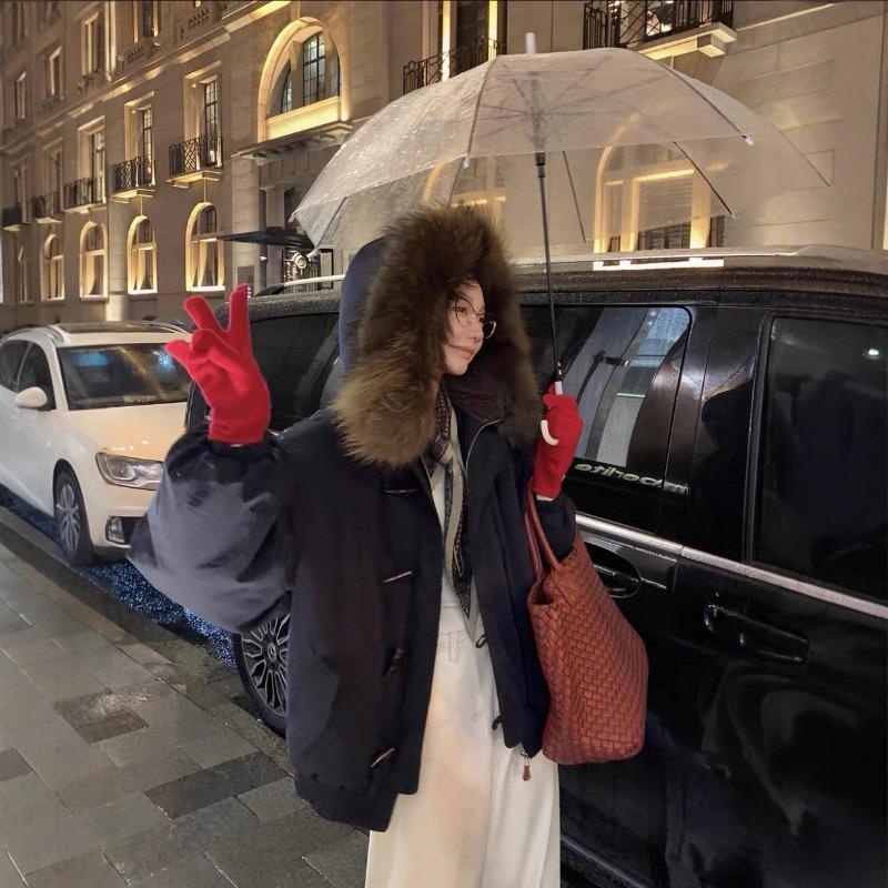 Пуховик с меховым воротником для женщин, зимняя новинка, утолщенный теплый пуховик из хлопка, куртка с капюшоном на роговых пуговицах