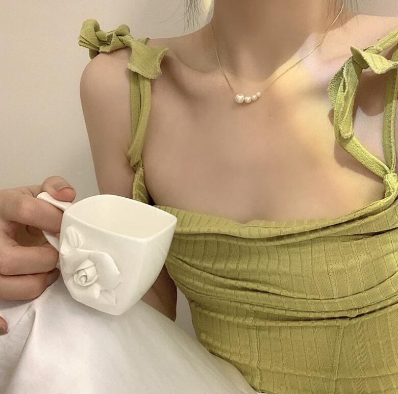 Сказочное жемчужное ожерелье: Многослойная, универсальная цепочка на ключицу для свежего, женственного образа.