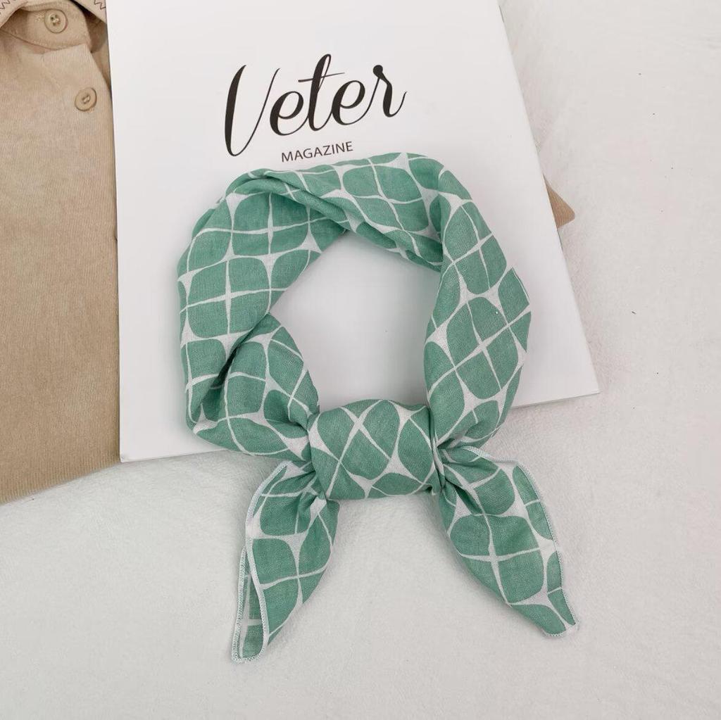 Retro Green Floral Small Silk Scarf - Korean Style Women's Versatile Autumn/Spring Accessory, Thin Square for Neck or Headband