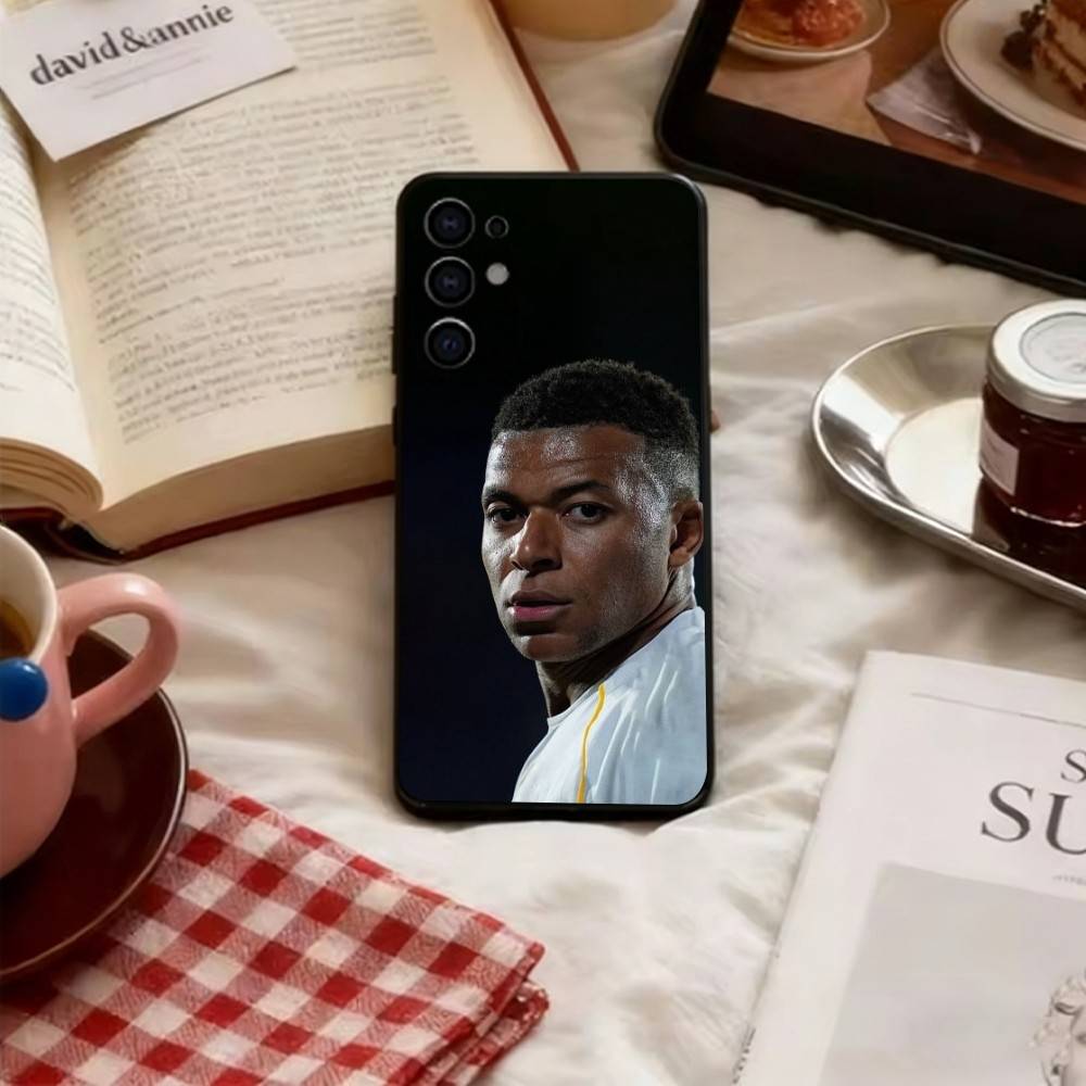 Чехол для телефона Samsung S25, S24, S21, S22, S23, S30, Ultra, S20, Plus, Fe с изображением Килиана Мбаппе, мягкий черный.