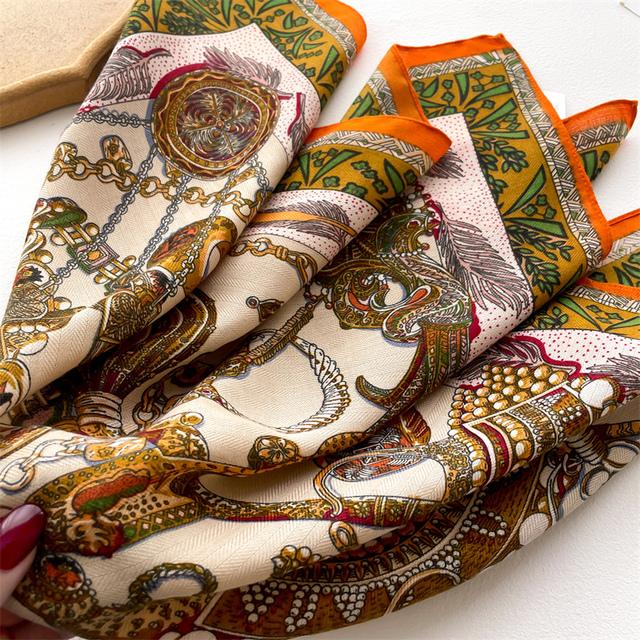 Дизайнерский велюровый квадратный шарф для женщин, шейный платок, галстук, модный маленький клетчатый шарф для волос на запястьях, новый платок, бандана 