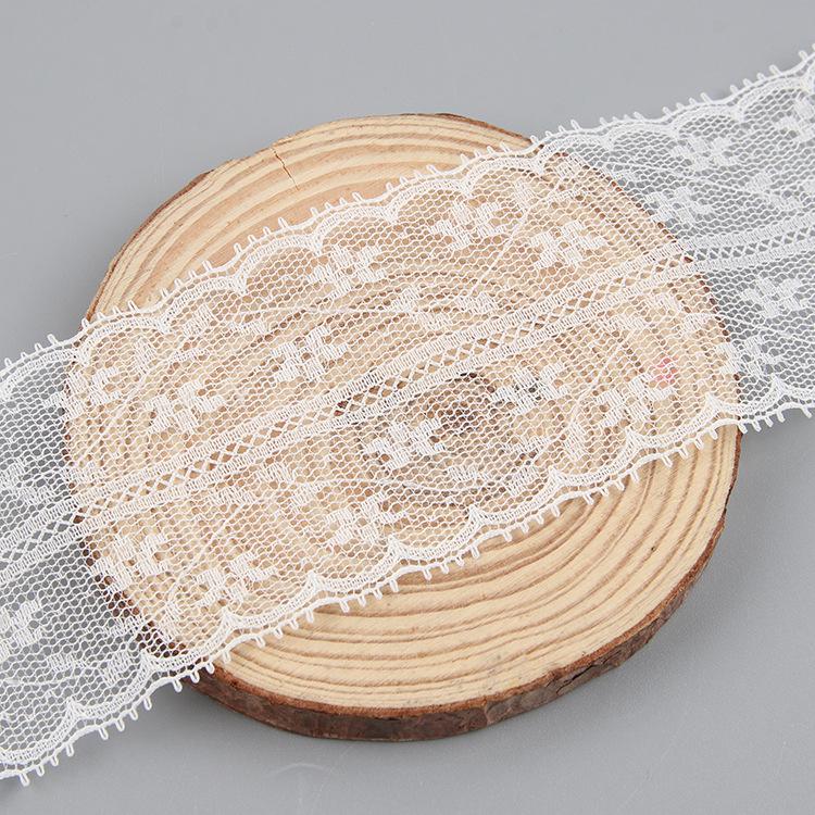 Белое неэластичное кружевное платье-футболка с вырезом и кружевными аксессуарами