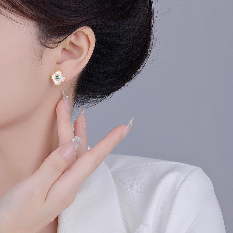 Ретро Геометрические Серьги-Цветы из Перламутра с Циркониевыми Пуссетами - Минималистичные Украшения Легкой Роскоши