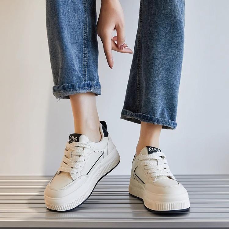 Leather Board Shoes Women Ins Tide Explosion 2025 Autumn New Thick-soled Black and White Panda Little White Shoes Versatile Bread Shoes