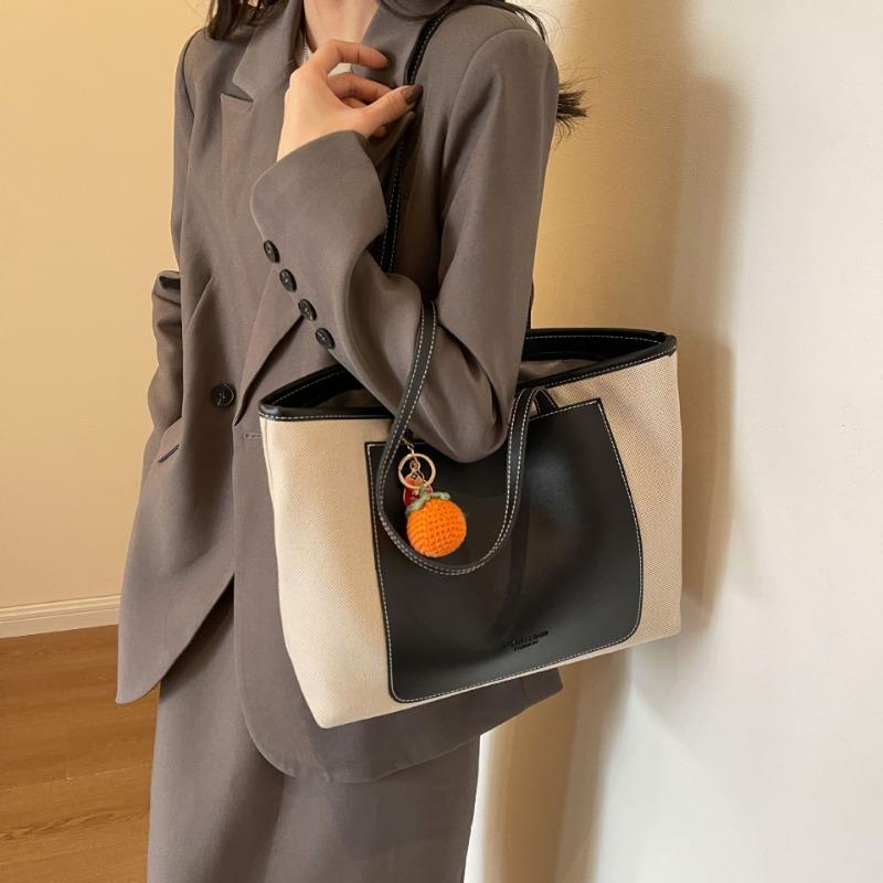 Холщовая сумка большой вместимости для женщин. Новинка 2024 года, осенне-зимняя повседневная универсальная текстурированная сумка через плечо для классных поездок на работу.