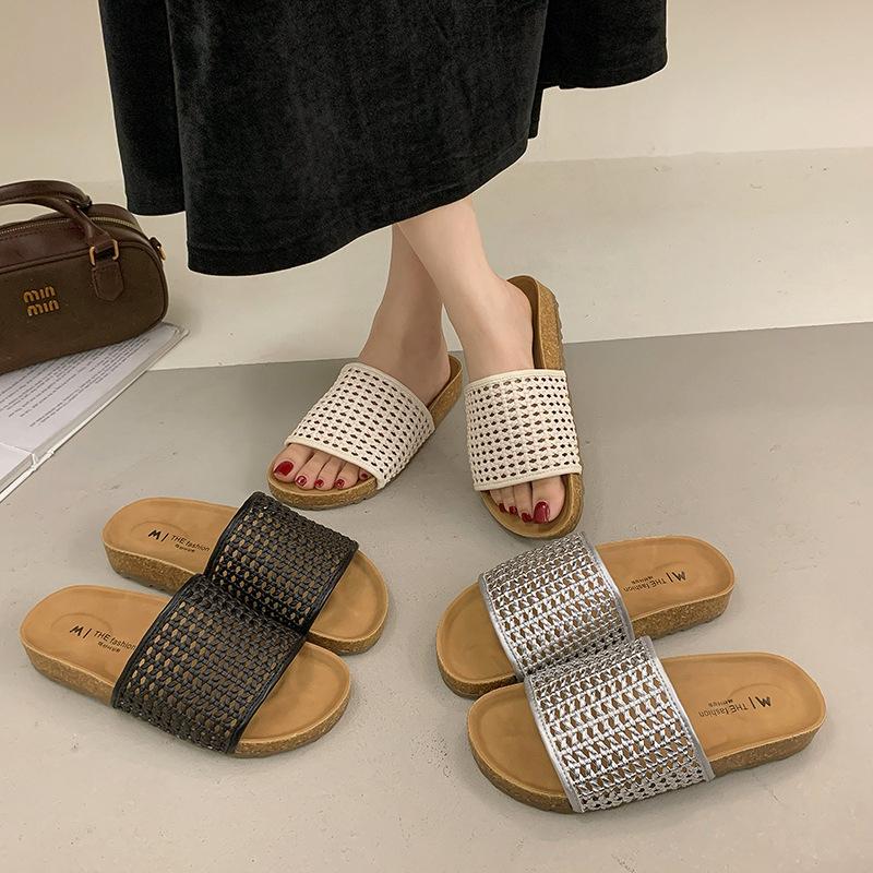 Outside wear fashion ins trend season cool slippers women's summer word new comfortable indoor slippers non-slip thick bottom home
