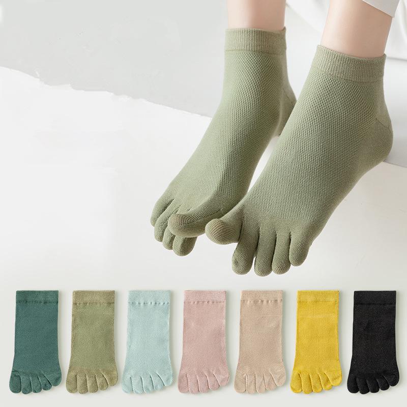 Women's Combed Cotton Five-Finger Socks, Breathable Mesh, Split Toe, Sports, Moisture-Wicking, Japanese Style, Mid-Tube for Summer & Autumn.