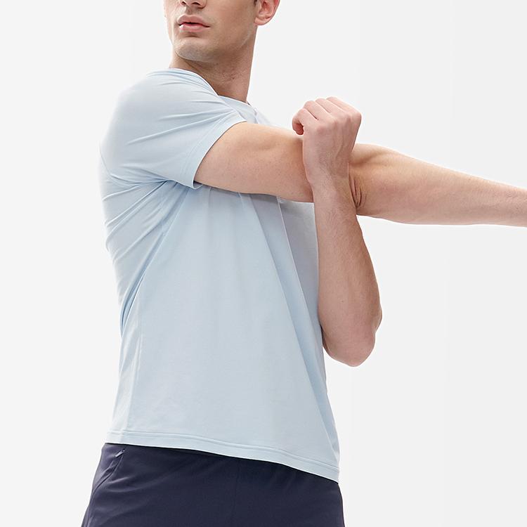 Fila Athletics Fitness Однотонная футболка с логотипом, вязаная, влагоотводящая, быстросохнущая, с коротким рукавом, мужская, топы, светло-дымчато-голубая, A11M221109F-BU