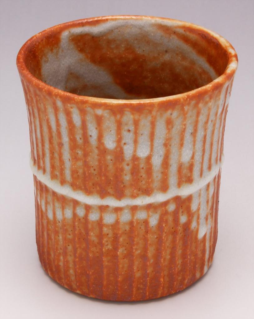 Кружка Мино-яки от Рёдзи Хаяси, вместимость 240 мл, диаметр 8 см x высота 8,5 см, красная, резьба Сино, в подарочной коробке, сделано в Японии, номер продукта 138-0038