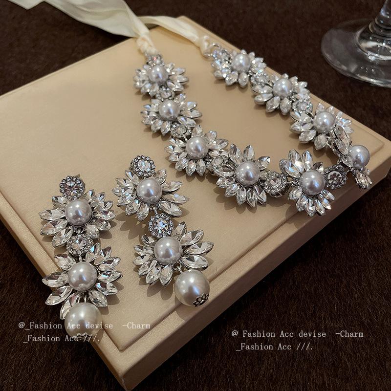 Diamond-encrusted flower pearl ribbon necklace European and American exaggerated design sense collarbone chain retro niche temperament jewelry