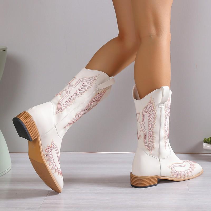Модные женские зимние ботинки 2024 года, сохраняющие тепло в стиле, повседневные женские ботинки большого размера с вышивкой, с острым носком и каблуком, женская обувь