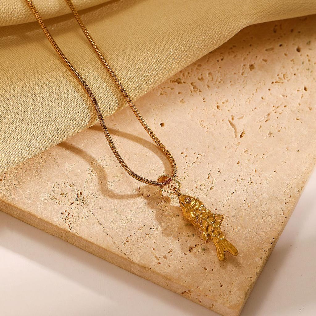 Amazon Beauty Самая продаваемая подвеска в виде маленькой рыбки из нержавеющей стали, ожерелье, личность, мода, высокое качество, простая цепочка на ключицу с рыбкой