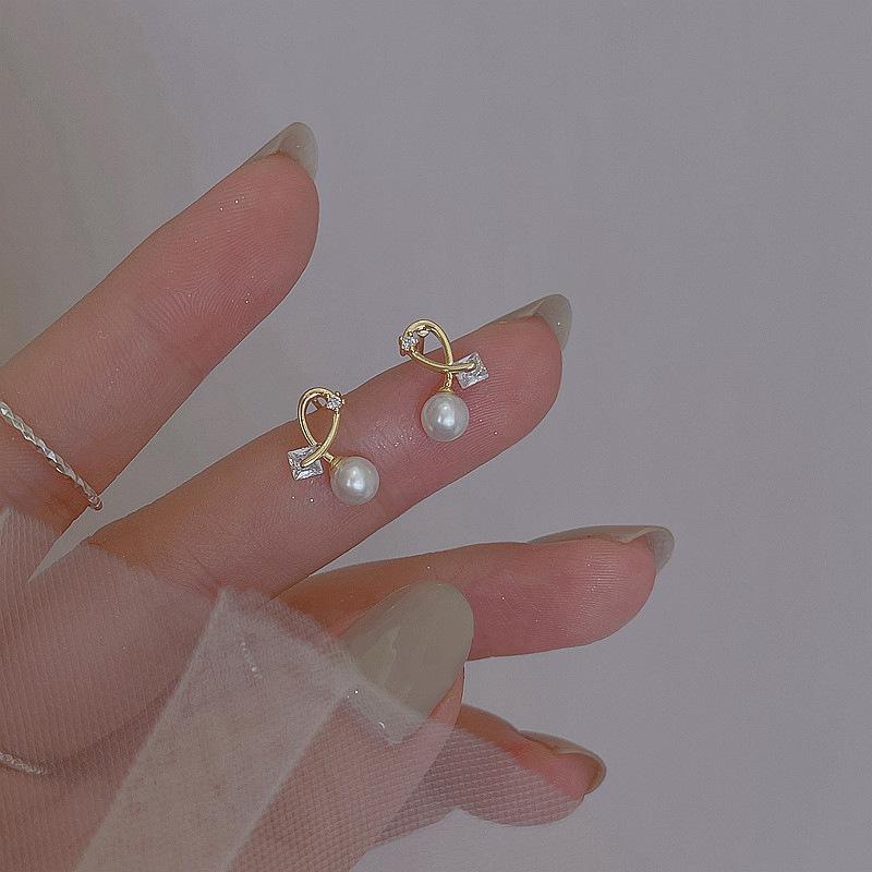 Small Cross Pearl Stud Earrings Sleep Free Feeling Light Luxury Geometric Earrings Women's Summer New Products