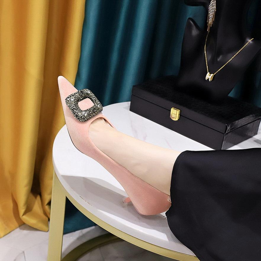 237-K83 банкетные женские туфли в европейском и американском стиле, тонкий каблук, средний каблук, мелкий вырез, острый носок, замша с утолщением, металлическая пряжка со стразами