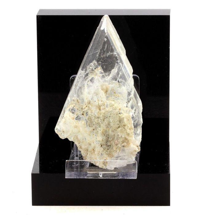 Pierres et Minéraux. Gypse. 504.2 ct. Gypsum Quarry, Arignac, France..