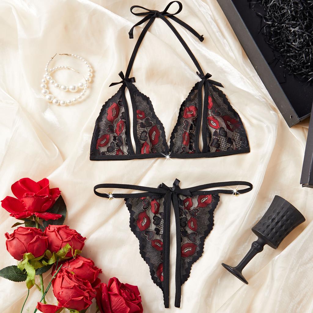 Lip Print Halter Lace Contrast Exotic Set For Women Open Chest Bra And Thongs Sets Crotchless Underwear Cute Sexy Lingerie