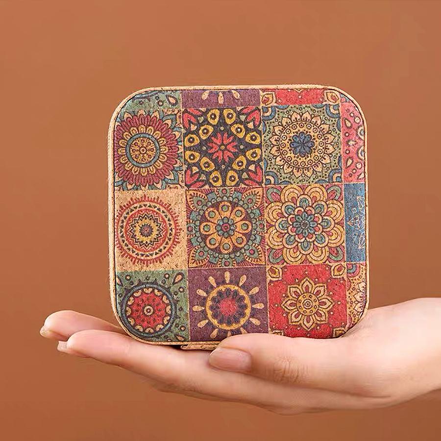 1PC, Jewelry Storage Box, Material: Main Plastic + Leather + Flannel, Color Divided Into: Black, White, Pink, Blue.