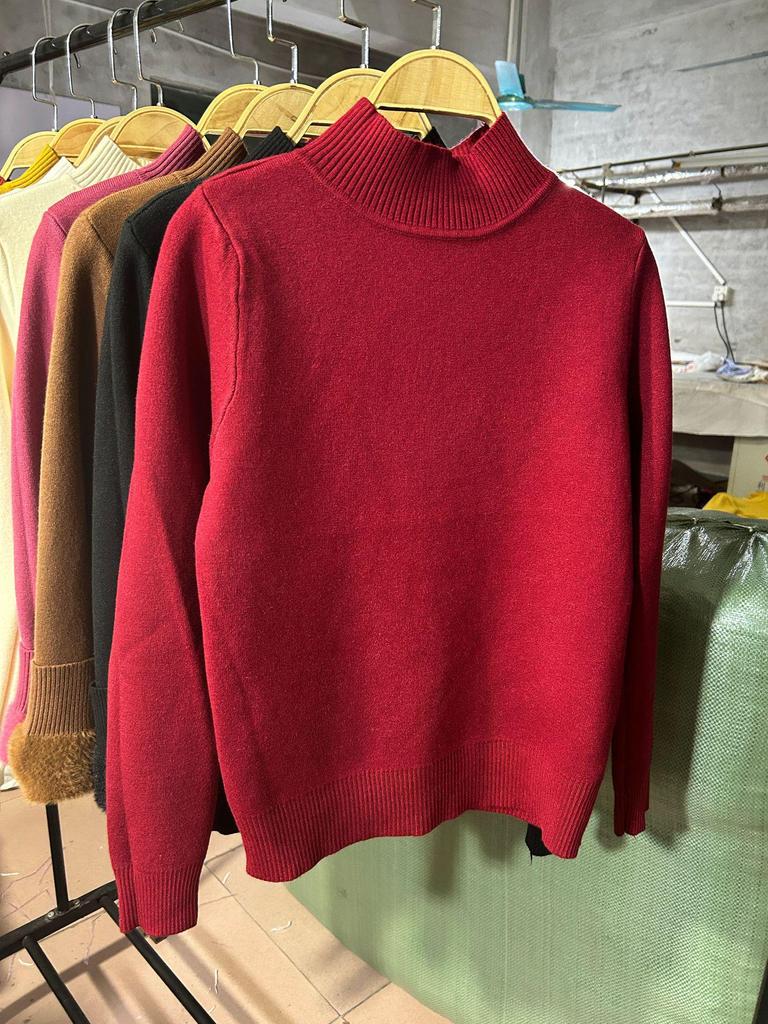 Женский свитер-полуводолазка из искусственного норкового флиса на осень и зиму