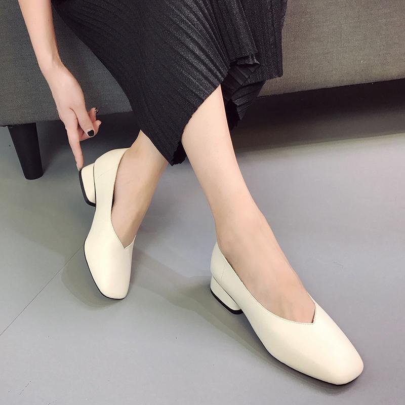 2024 модная нескользящая обувь на низком каблуке, женская летняя и осенняя повседневная кожаная обувь с квадратным носком, простая обувь с неглубоким носком