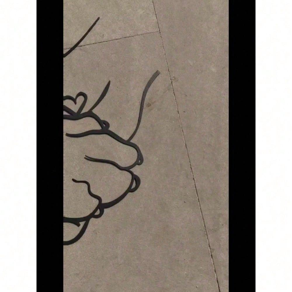 1 Piece Of Simple Metal Wall Art - With A Design Of Hands Holding Each Other And Heart-Shaped Accents.