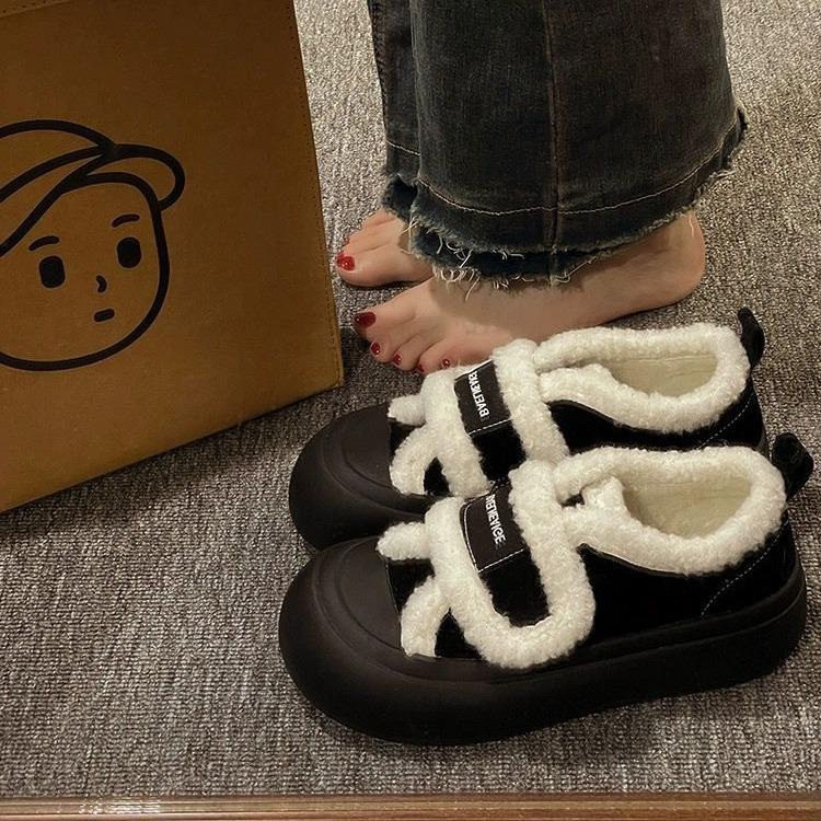 Туфли на толстой подошве с липучками, женские, из флиса из овечьей шерсти для тепла, новинка 2025 года, молочные пушистые туфли, флис