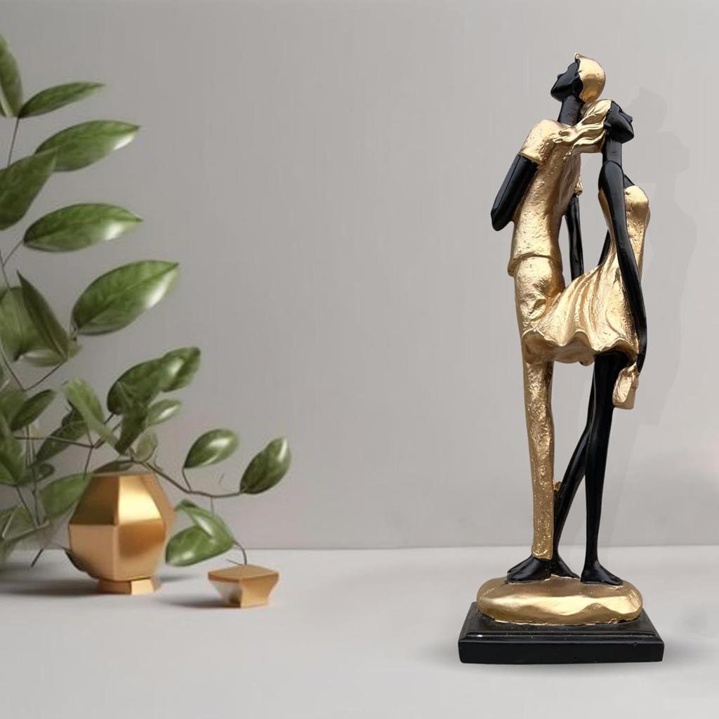 Стильная золотисто-черная статуэтка романтической пары из смолы для домашнего декора (Упаковка из 1 шт., черный и золотистый)