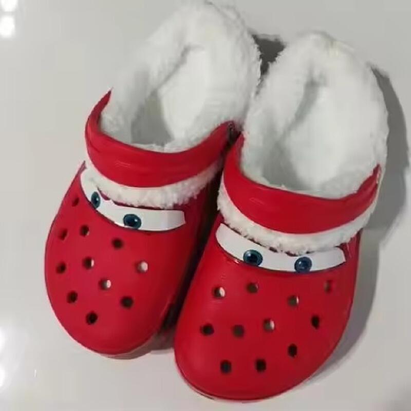 Новейшие детские клоги Mcqueen с рисунком, отверстиями, водонепроницаемые, нескользящие, сплошной красный цвет, на флисовой подкладке, для улицы и дома, повседневные, рождественские подарки