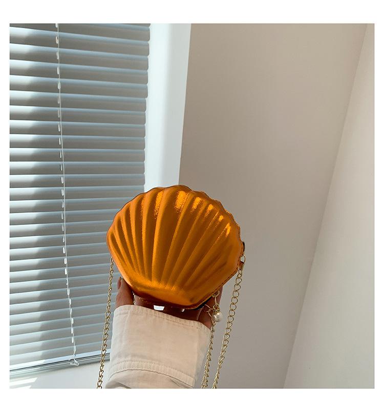 Простая сумка-ракушка 2025 новая женская мода инс текстура тренд цепочка кроссбоди маленькая сумка лакированная кожа фестоны