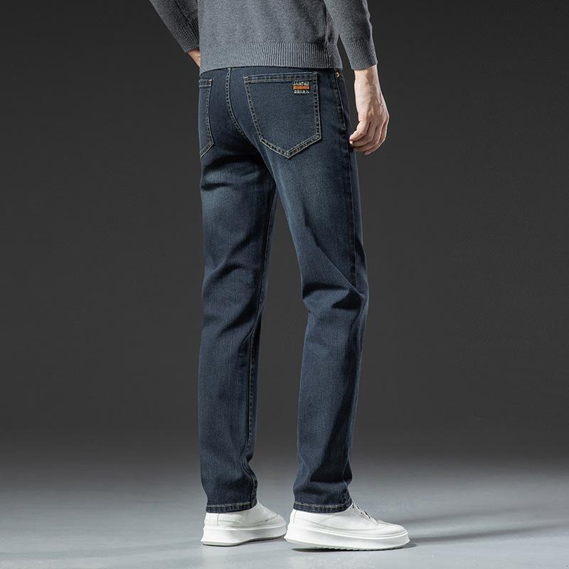 Осенне-зимние джинсы бархатные, мягкие и теплые внутри, морозостойкие на севере, а эластичные прямые брюки свободные и универсальные.