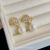 Micro-inlaid zircon leaf pearl ear clips without ear piercings, high-end sense, exquisite fashion earrings, niche design earrings.