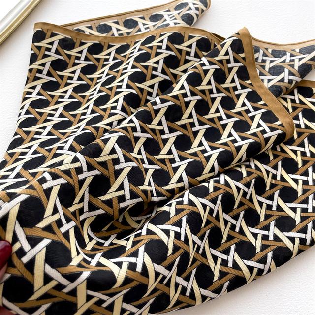 Дизайнерский велюровый квадратный шарф для женщин, шейный платок, галстук, модный маленький клетчатый шарф для волос на запястьях, новый платок, бандана 