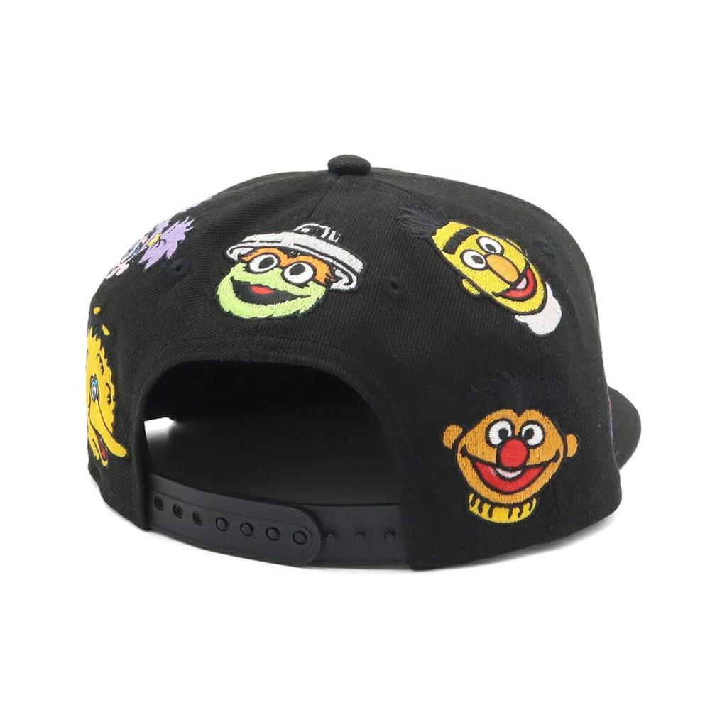 Детская кепка New Era из коллаборации с «Улицей Сезам», черная, молодежная 950 Sesame Allover Black, размеры 52-56см