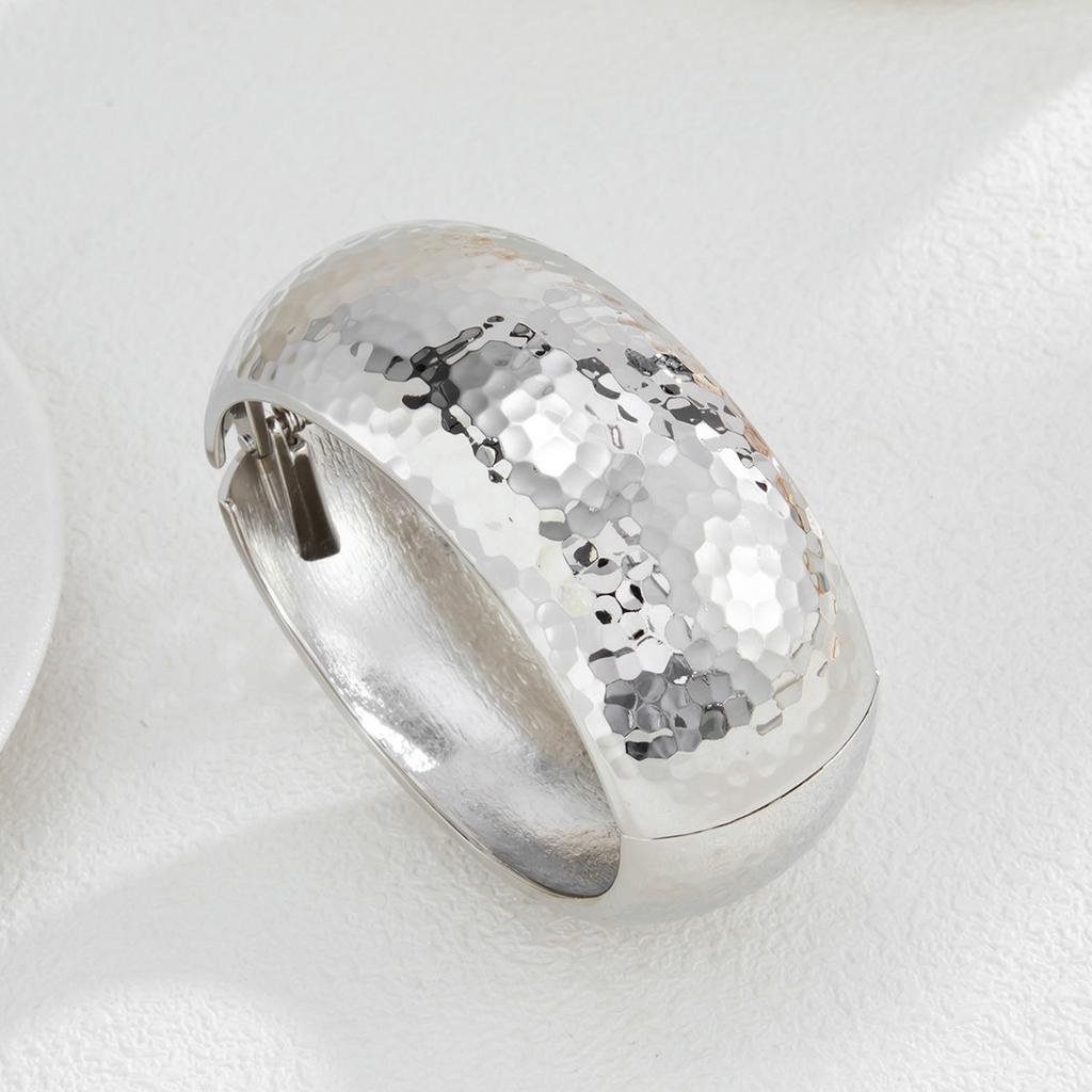 Accessories 2025 New Premium Hammer Jewelry Bracelet Exaggerated Wide Geometric Women's Bracelet