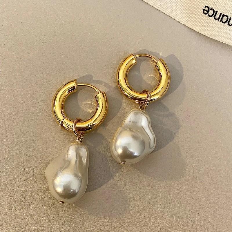 European Baroque Vintage High-end Asymmetrical Gold Color Pearl Earrings for Women Sassy Temperament Elegant Jewelry Party Gifts