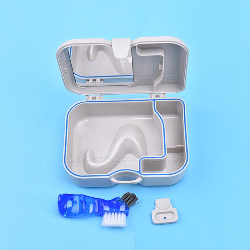 Герметичный контейнер для хранения зубных щеток и зубных протезов с зеркалом