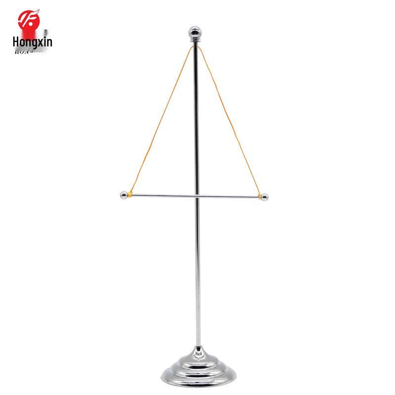 Красный односторонний рекламный флаг с металлической основой и поперечной перекладиной, оснащенной веревкой