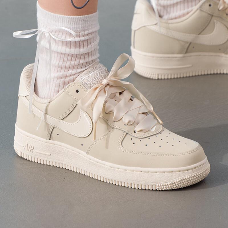 Nike Женские кроссовки Force 1 Low-Top IR0871-100