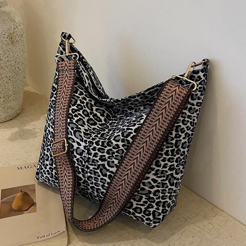 Большая вместимость, широкий плечевой ремень, сумка через плечо, новый стиль, сумка с леопардовым принтом, женская мода, сумка-ведро для поездок на работу