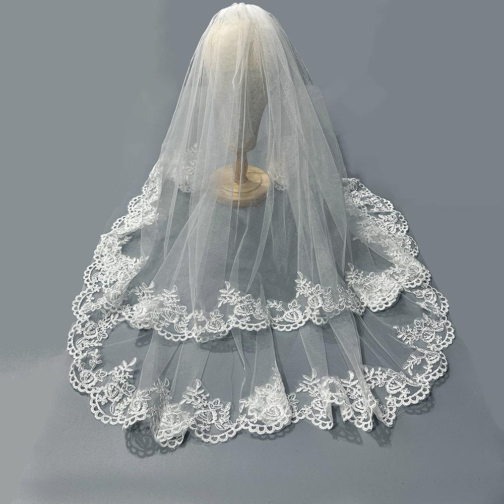 Главное свадебное платье невесты и фата, короткая кружевная фата в стиле супер-сказки, сертификат о регистрации и реквизит для фотосессии