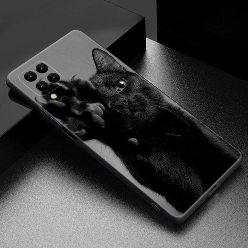 Черный кот пристально смотрит на чехол для телефона Samsung A13 A22 A24 A32 A23 A25 A34 A35 A52S A53 A54 A55 A73 A12 A14 A15 A31 A33 A50 A51