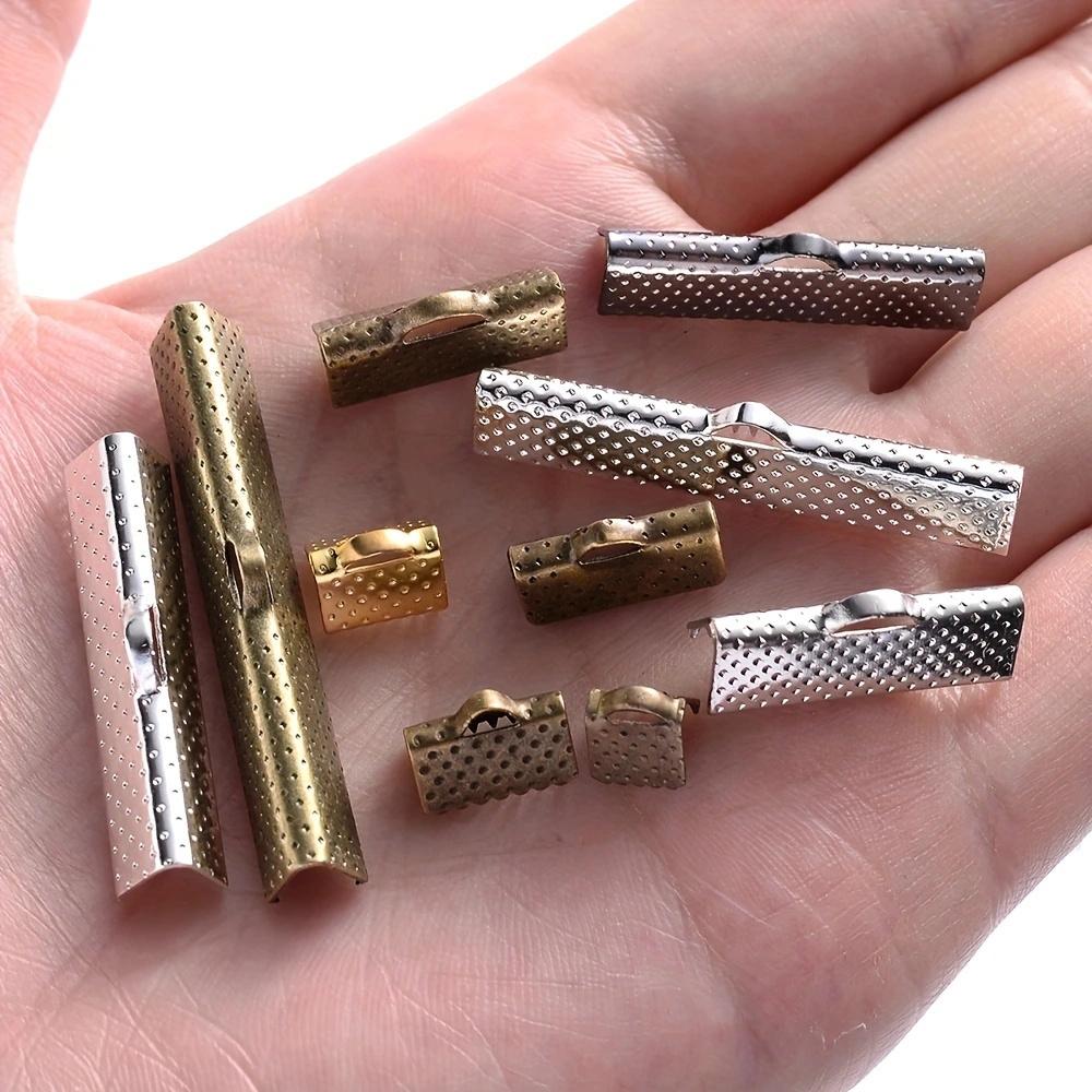 Набор из 30 металлических концевиков для лент, кожаных шнуров, обжимных наконечников с серебристой, золотистой и бронзовой отделкой