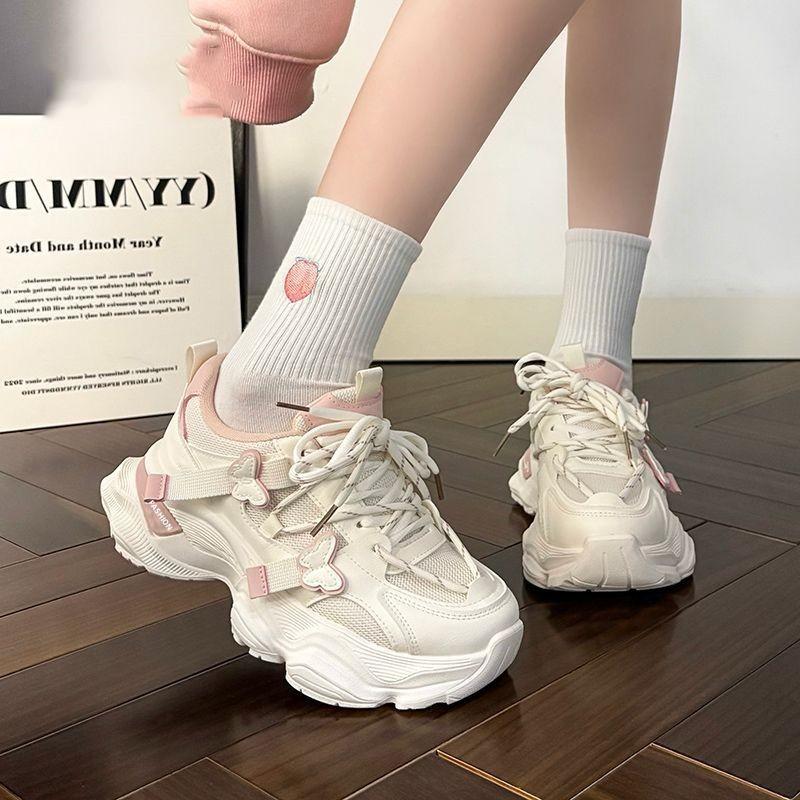 Легкие кроссовки женские осенние новые универсальные сетчатые дышащие розовые бабочки платформа папины кроссовки