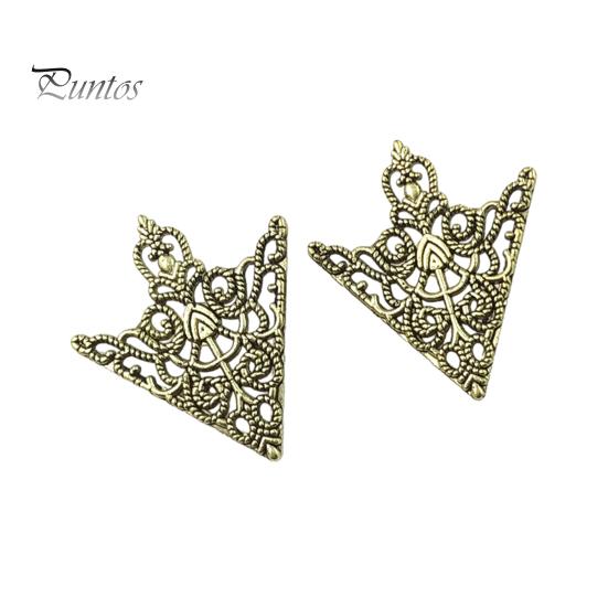 1 Pair Men Women Shirt Collar Clip Retro Hollow Pattern Palace Style Collar Buckle Brooch Neck Clip Outfit Accessories