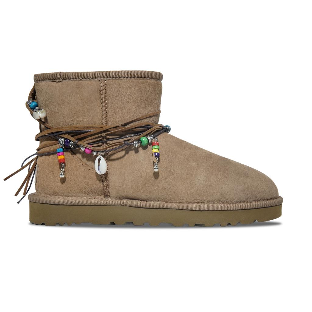 UGG Joy, Christmas Glove Sheepskin Thermal Slip Resistant Short Snow Boots Women's Light Brown 1016222-CHE(Team546-)
