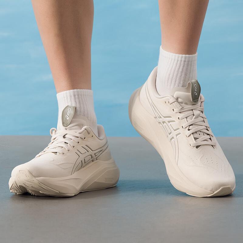 Asics Нейтральные беговые кроссовки для мужчин 1011C056-250
