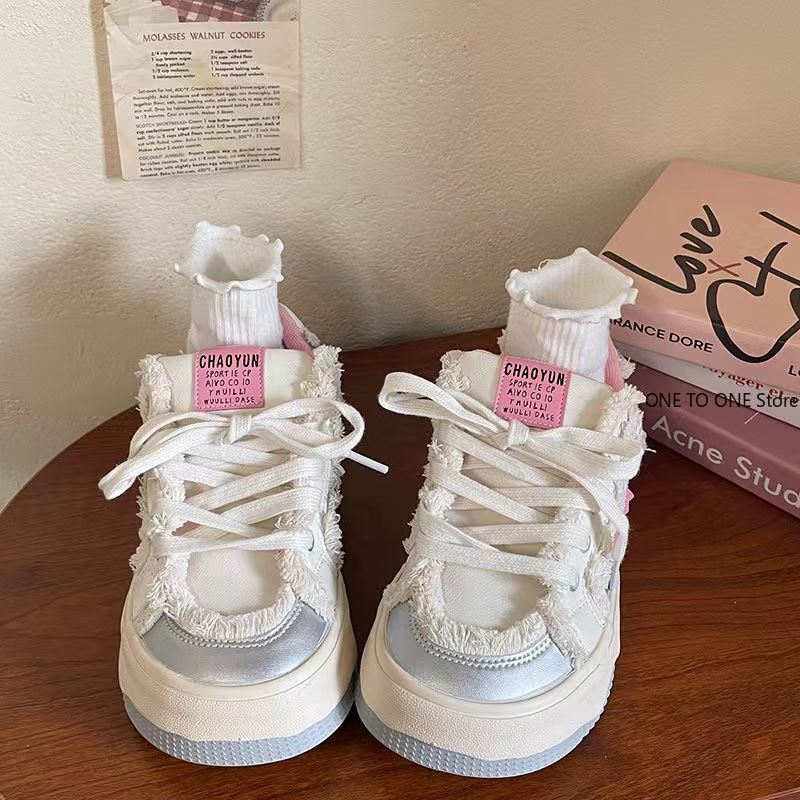 2024 Толстая подошва Белые туфли Модные грубые туфли на плоской подошве для женщин Удобная вулканизированная обувь Новые дизайнерские кроссовки для женщин