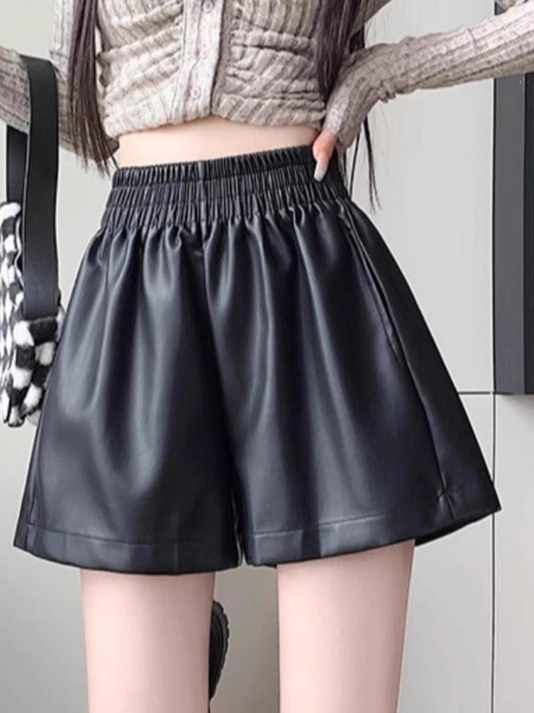 Женские коричневые кожаные шорты с высокой талией - осень/зима 2023 года, облегающий широкий силуэт, из искусственной кожи.